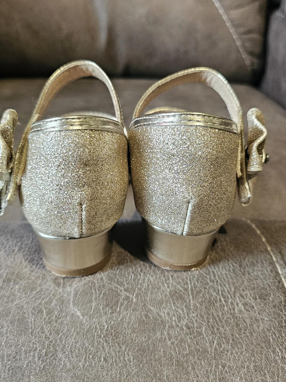 Girls' Gold Glitter Bow Low Heel Dress Shoes
